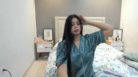 lunaa08 online show from July 1, 4:21 am