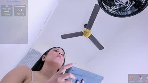 lunaasmithh online show from April 9, 11:27 am