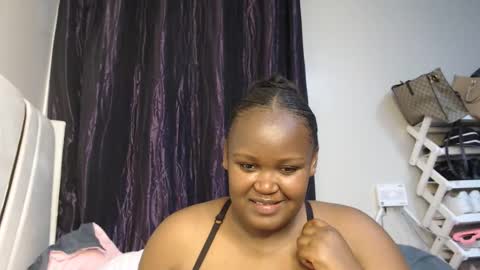 Snapshot of lunabloom01 chatting on September 29, 2:27 pm lunabloom01 online show from September 29, 2:27 pm