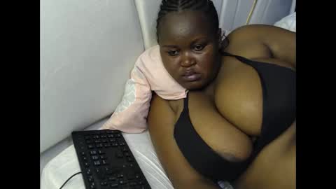 lunabloom01 online show from December 18, 2:56 pm