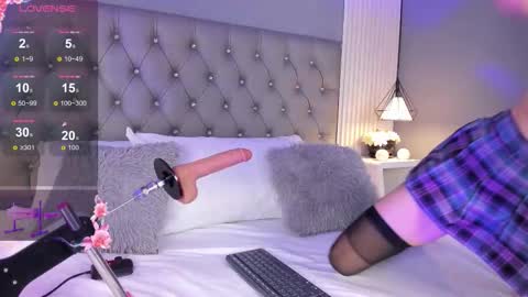 Luna  online show from December 19, 5:41 pm