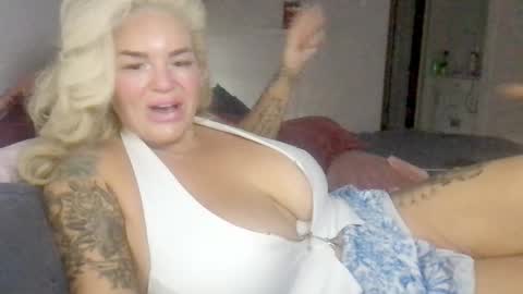 Luna Daddys Girl online show from February 16, 12:20 am