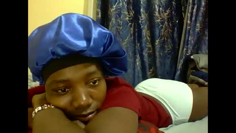 lunah_kitty online show from May 18, 4:07 am