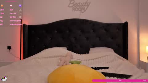 Luna online show from May 14, 5:33 pm