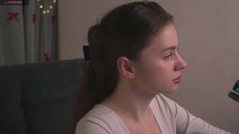 lunaolivia_ online show from February 18, 10:59 am