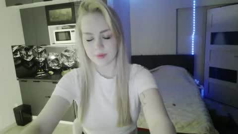 lunapeony online show from February 21, 11:41 pm