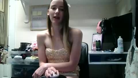 Snapshot of lunapixie2020 chatting on February 4, 5:45 pm lunapixie2020 online show from February 4, 5:45 pm