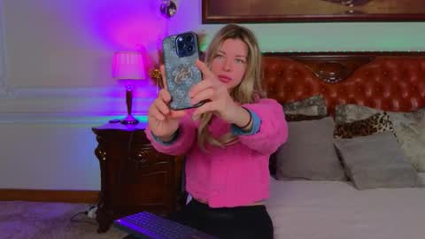 Luna Rishi online show from February 3, 6:40 am