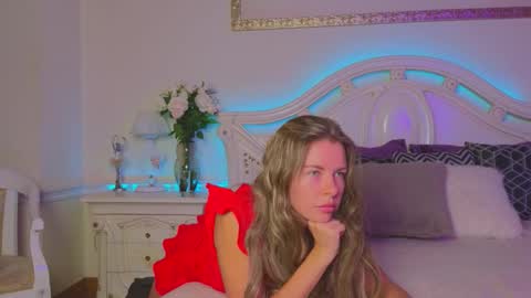 Snapshot of lunarishi chatting on September 25, 12:01 pm Luna Rishi online show from September 25, 12:01 pm