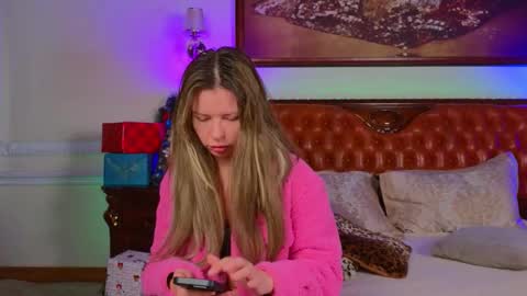 Luna Rishi online show from December 15, 6:09 am