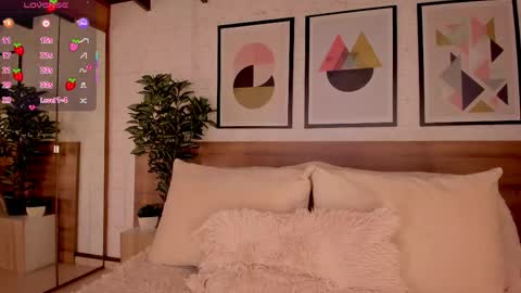 Luna Ruso  online show from April 14, 8:45 pm