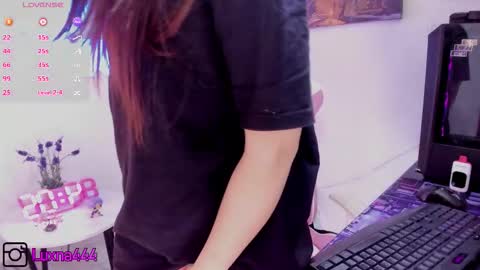 Snapshot of lunaxlu chatting on October 20, 8:03 pm online show from October 20, 8:03 pm