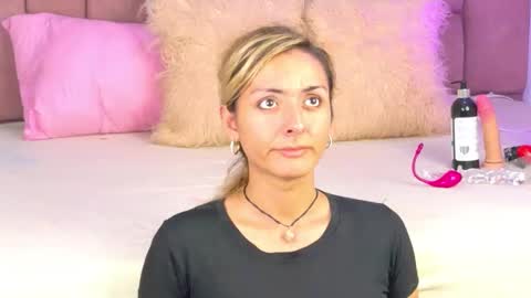 lunitadiva online show from December 4, 7:35 pm