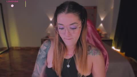 LUNA ROSE online show from December 16, 4:30 am