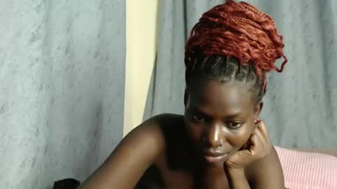 luo_queen online show from December 2, 10:19 pm