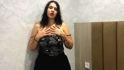 Lora online show from April 18, 1:02 pm