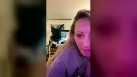Hypnotic9786 online show from April 2, 11:44 pm