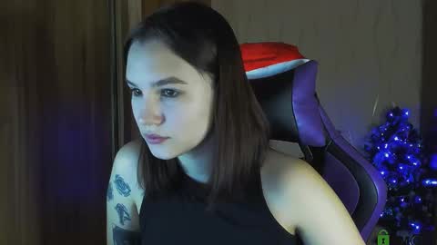 Snapshot of luvmeeow chatting on December 12, 3:10 am Ann online show from December 12, 3:10 am