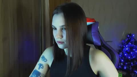 Snapshot of luvmeeow chatting on December 11, 3:24 am Ann online show from December 11, 3:24 am