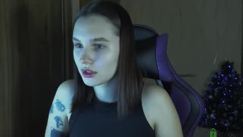 Snapshot of luvmeeow chatting on December 8, 3:07 am Ann online show from December 8, 3:07 am