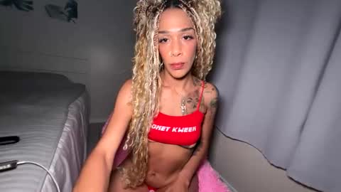 luvtoni424 online show from June 11, 3:15 am
