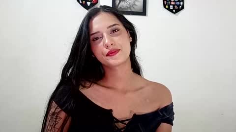 Snapshot of lyla205 chatting on December 12, 2:48 am lyla online show from December 12, 2:48 am