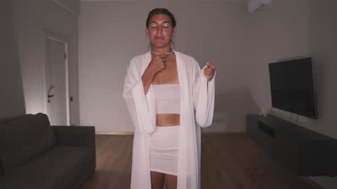  LYNN  online show from February 28, 6:17 am