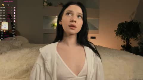 Lola online show from March 8, 5:54 pm