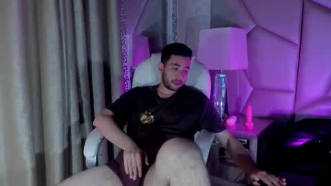 Snapshot of maatt_de_luca chatting on September 17, 6:11 pm Matt De Luca online show from September 17, 6:11 pm