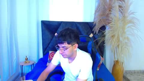 Max online show from April 17, 2:19 pm