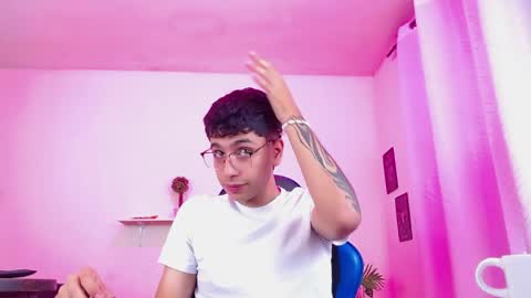 Max online show from April 12, 1:48 pm