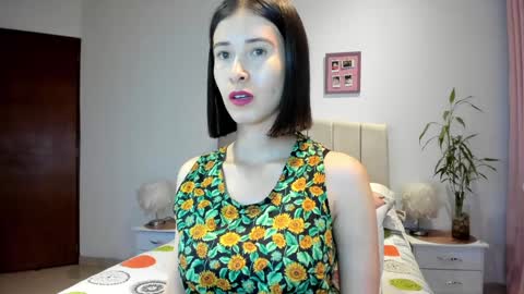 Snapshot of macarena_vallejo_ chatting on December 5, 1:31 am Macarena online show from December 5, 1:31 am