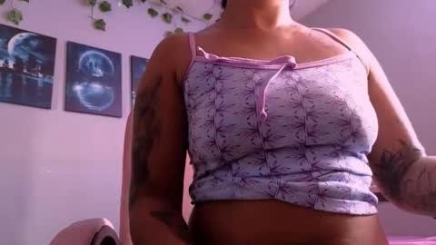 Snapshot of macey_hairy chatting on October 16, 2:28 pm Macey Elliot Modelo Independiente online show from October 16, 2:28 pm