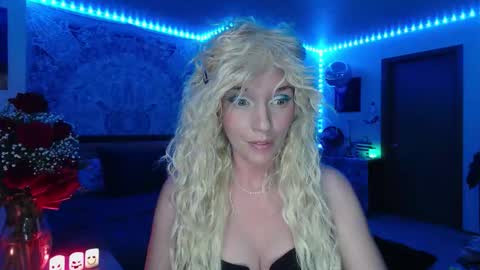 Snapshot of maciimayy chatting on October 19, 3:00 am maciimayy online show from October 19, 3:00 am