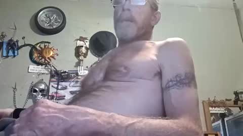 mackdog1369 online show from February 17, 12:48 pm