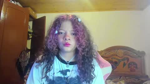 Snapshot of madam_sativa chatting on January 27, 7:13 pm di online show from January 27, 7:13 pm