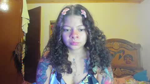 Snapshot of madam_sativa chatting on December 6, 11:50 am di online show from December 6, 11:50 am