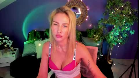 Evelyn online show from January 8, 9:04 am