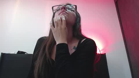 Snapshot of maddy_14 chatting on October 28, 10:33 pm Maddy UwU online show from October 28, 10:33 pm