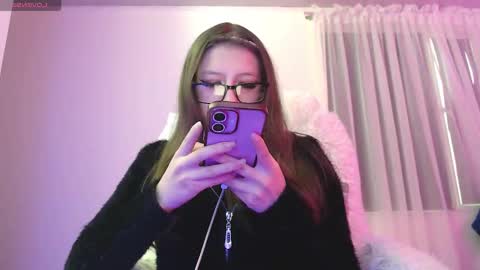 Snapshot of maddy_14 chatting on September 10, 5:25 pm Maddy UwU online show from September 10, 5:25 pm