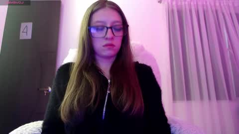 Snapshot of maddy_14 chatting on September 9, 12:27 pm Maddy UwU online show from September 9, 12:27 pm