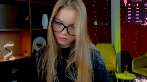 maddy moah online show from April 25, 1:41 pm