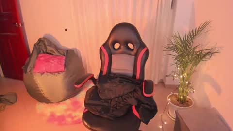 madelaine_taylor online show from January 21, 2:33 am