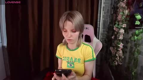 madelaines online show from May 3, 10:49 pm