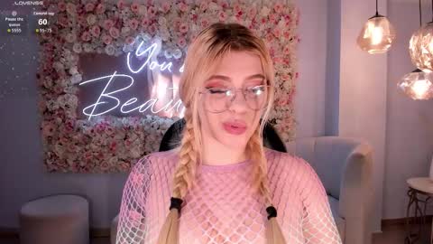 Madison Kane online show from March 10, 11:58 am