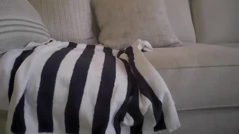 madryan77 online show from December 19, 8:48 pm