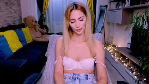 Madye Roberts online show from December 13, 10:38 pm