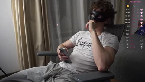 Mike XMaestro 3369 online show from December 19, 8:37 pm