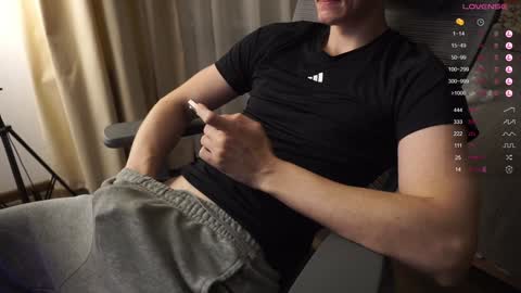 Snapshot of maestro3369 chatting on December 24, 8:05 pm Mike XMaestro 3369 online show from December 24, 8:05 pm