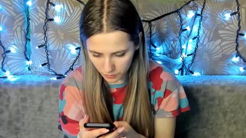 Maggie online show from February 16, 4:42 am